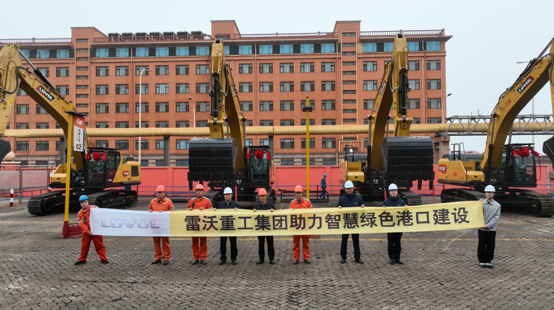 雷沃FR350F解鎖交機(jī)新姿勢，助力智慧綠色港口建設(shè)！